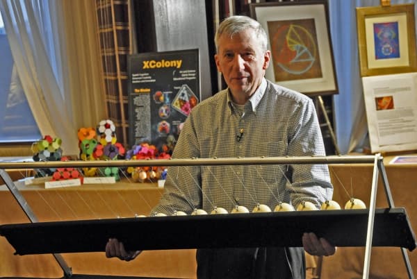 Image for entry 'Harmonic Pendulum -- Gary Foshee'