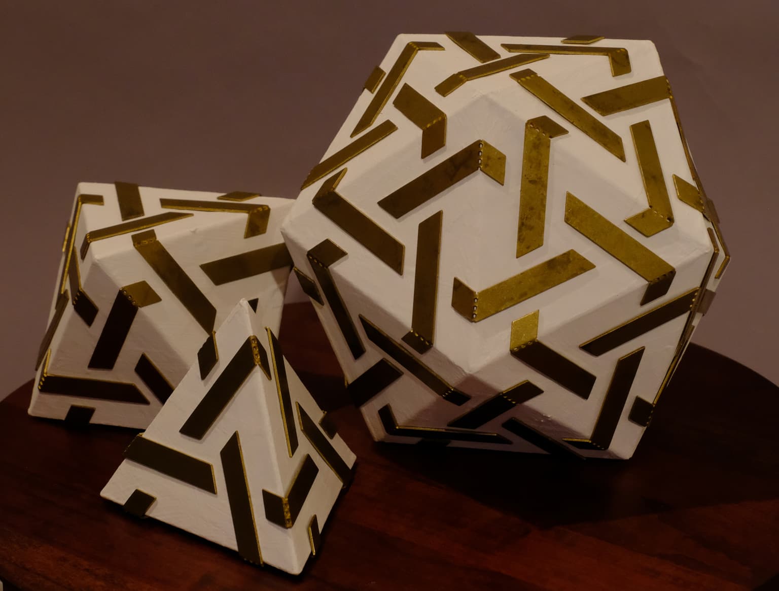 Image for entry 'knot tiling triangle-faced polyhedra'