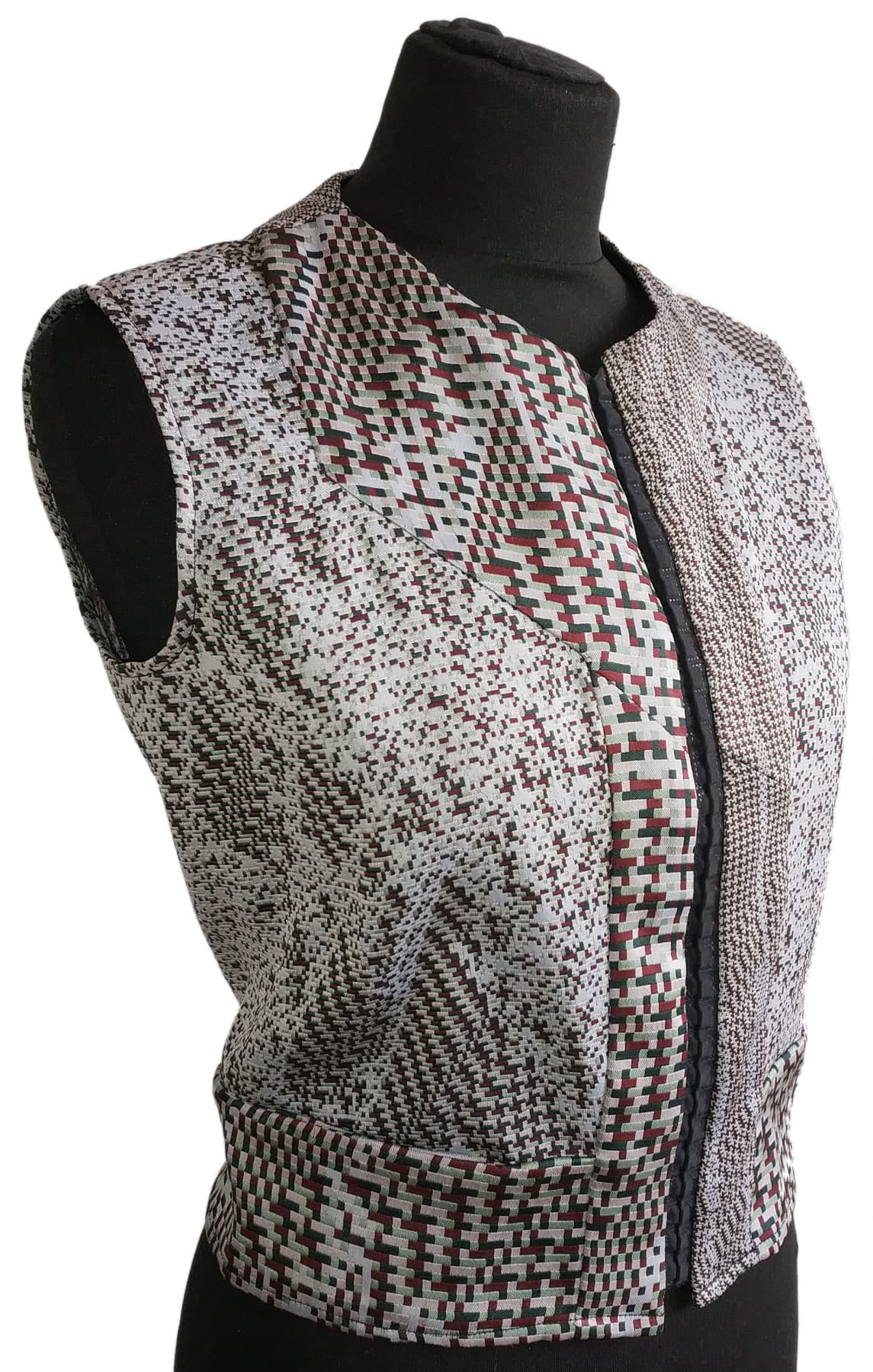 Image for entry 'Cellular automaton based sleeveless top'