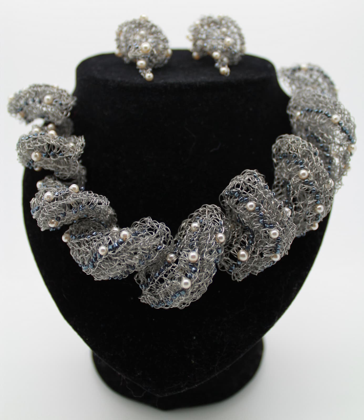 Image for entry 'Earrings and necklace'
