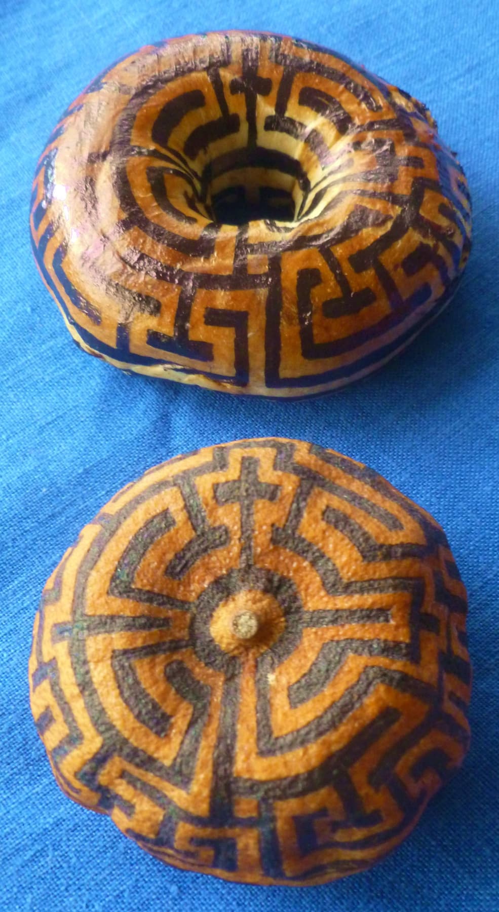 Image for entry 'Labyrinthic St.Omerization from an Apple-like Dried Florida Grapefruit to a New York Bagel'