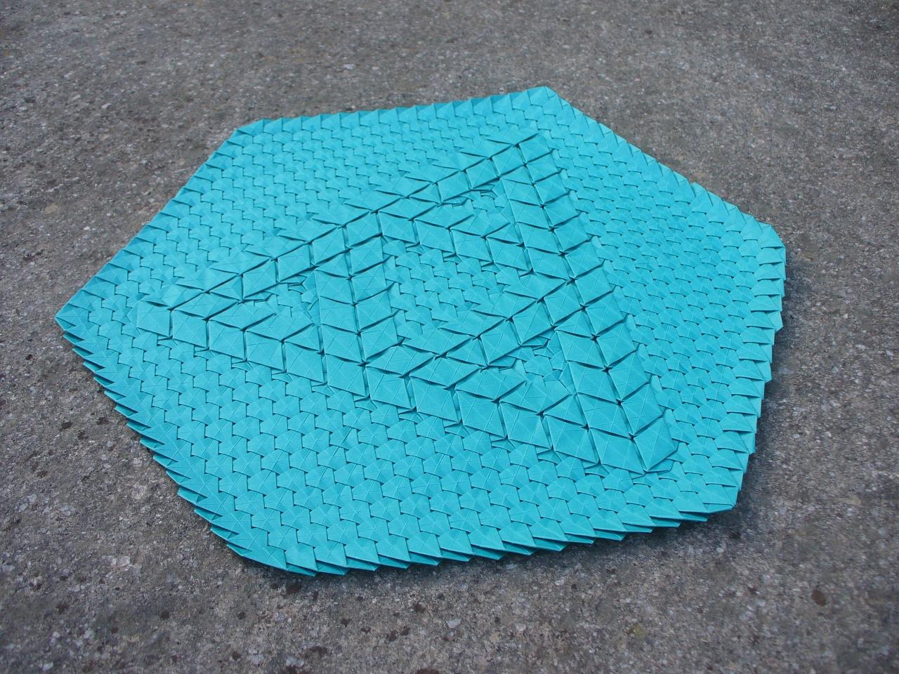 Image for entry 'Sierpinski/Penrose Triangle Tessellation'