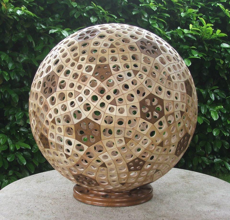 Image for entry 'Expanded Propello Truncated Icosahedron. Polyèdre à 902 faces'