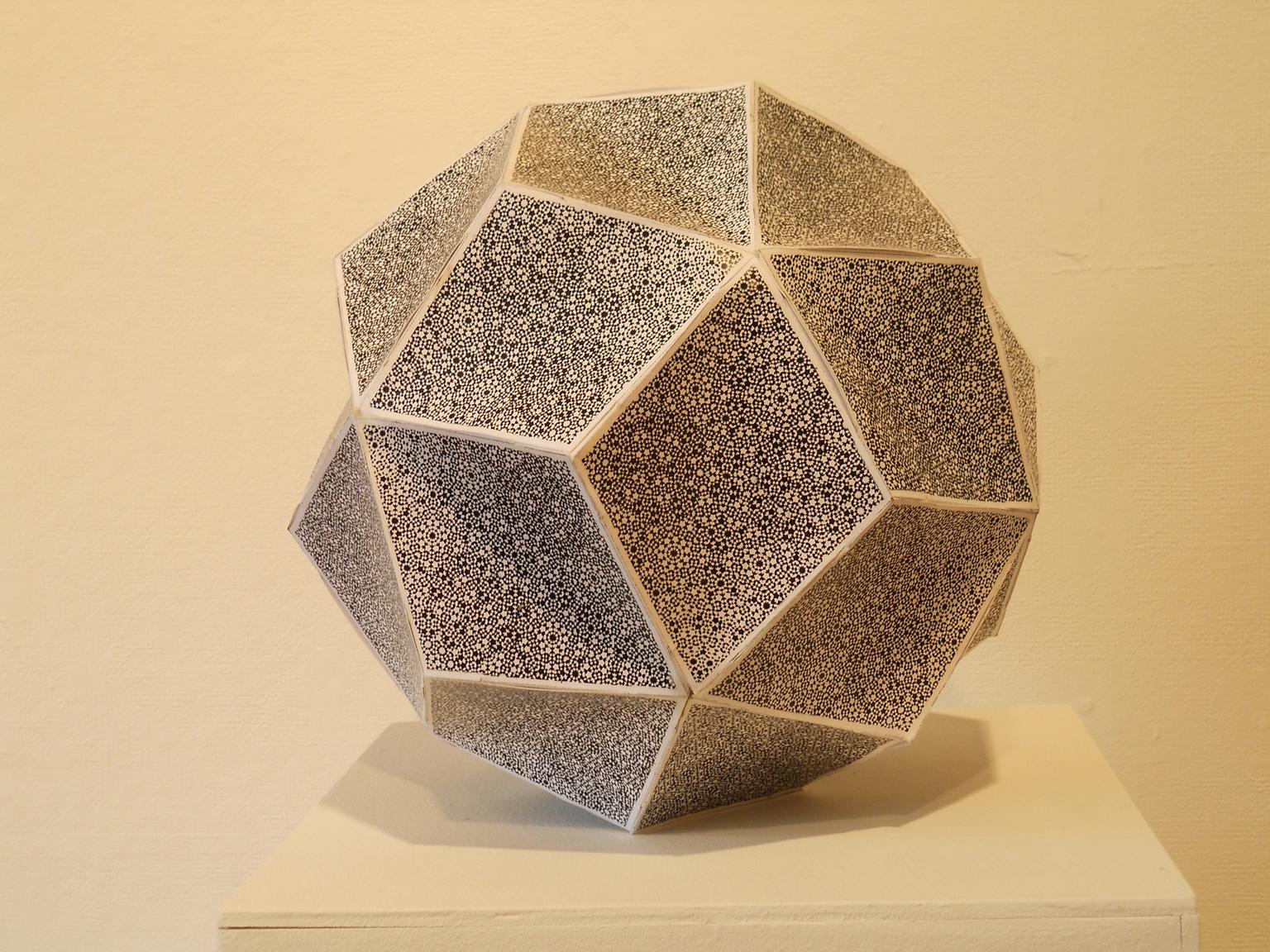 Image for entry 'Triacontahedron with star pattern'