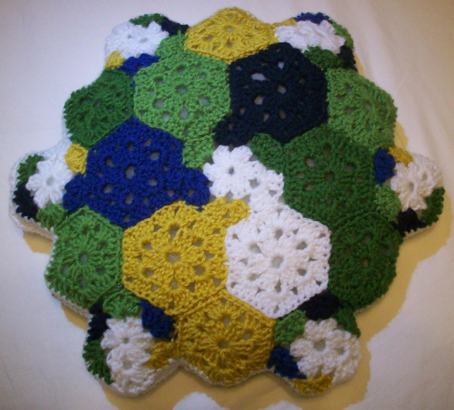 Image for entry 'Dihedral Granny Pillow'