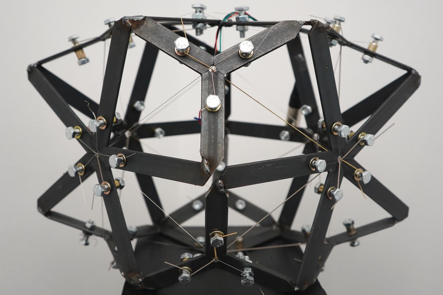 Image for entry 'Unvexed Conformal Bodies: Bilunabirotunda'