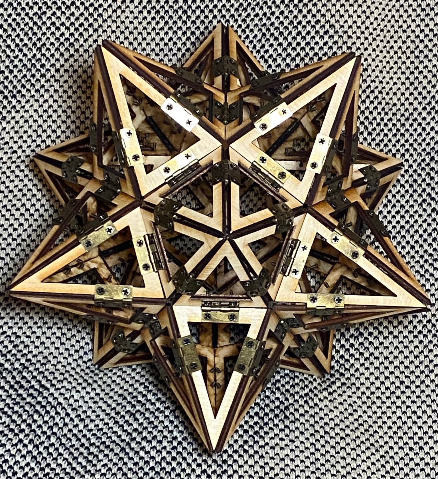 Image for entry 'Hinged Stellation'