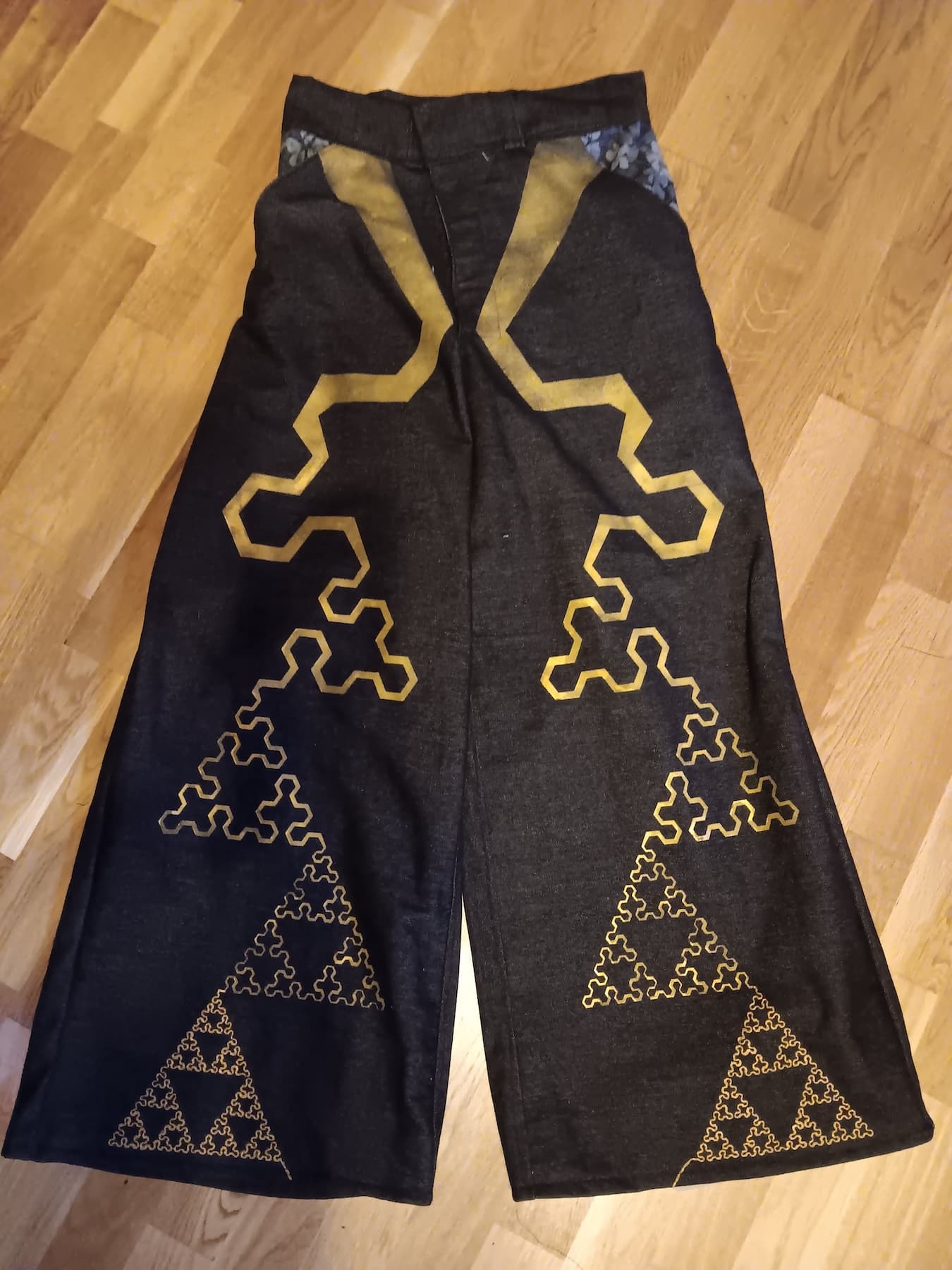 Image for look 'Sierpinski trousers'