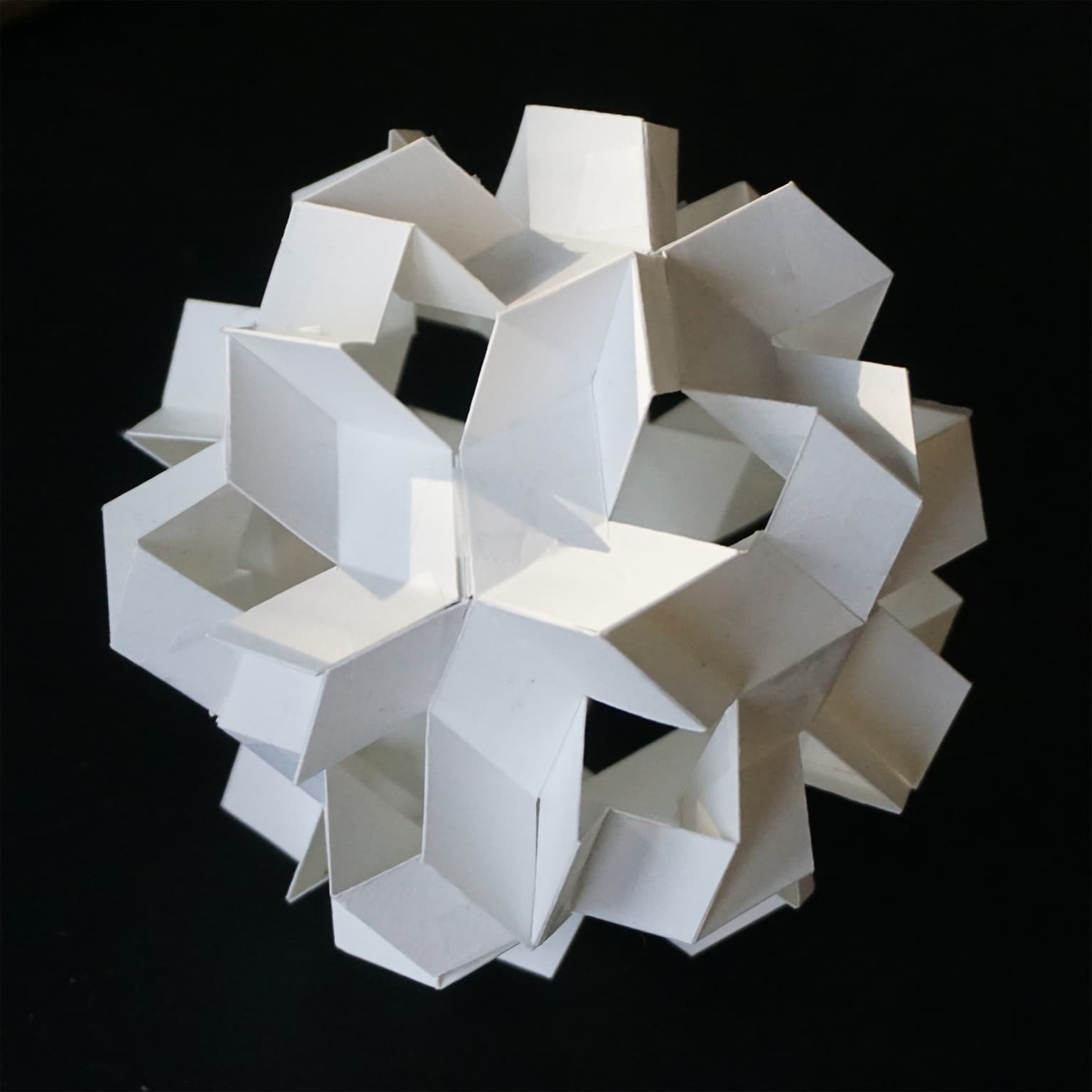 Image for entry 'Asymmetric Aperiodic Paper Sphere'