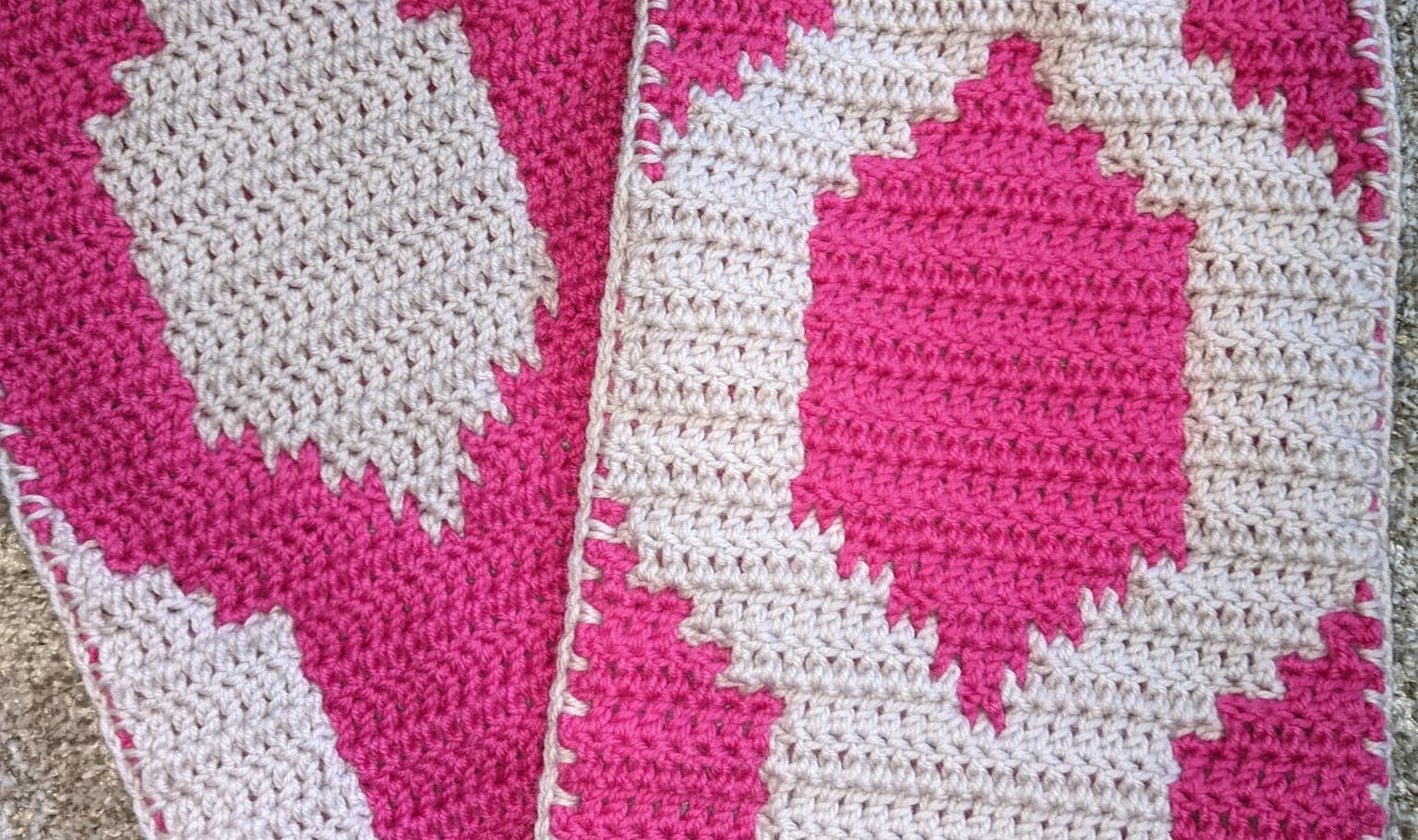Image for look 'Color-reversed Möbius strip scarf'