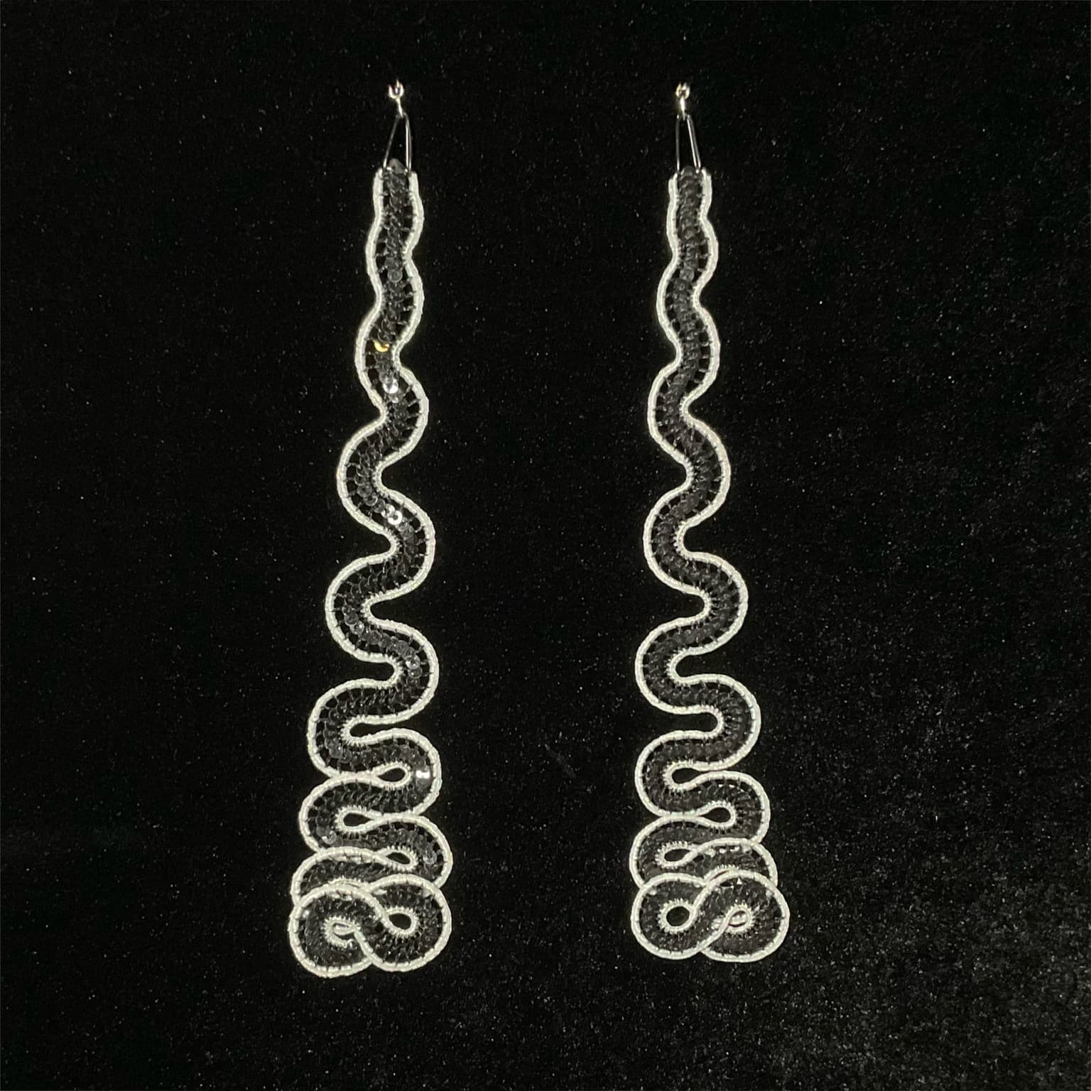 Image for look 'Shawl, Pin, Earrings'