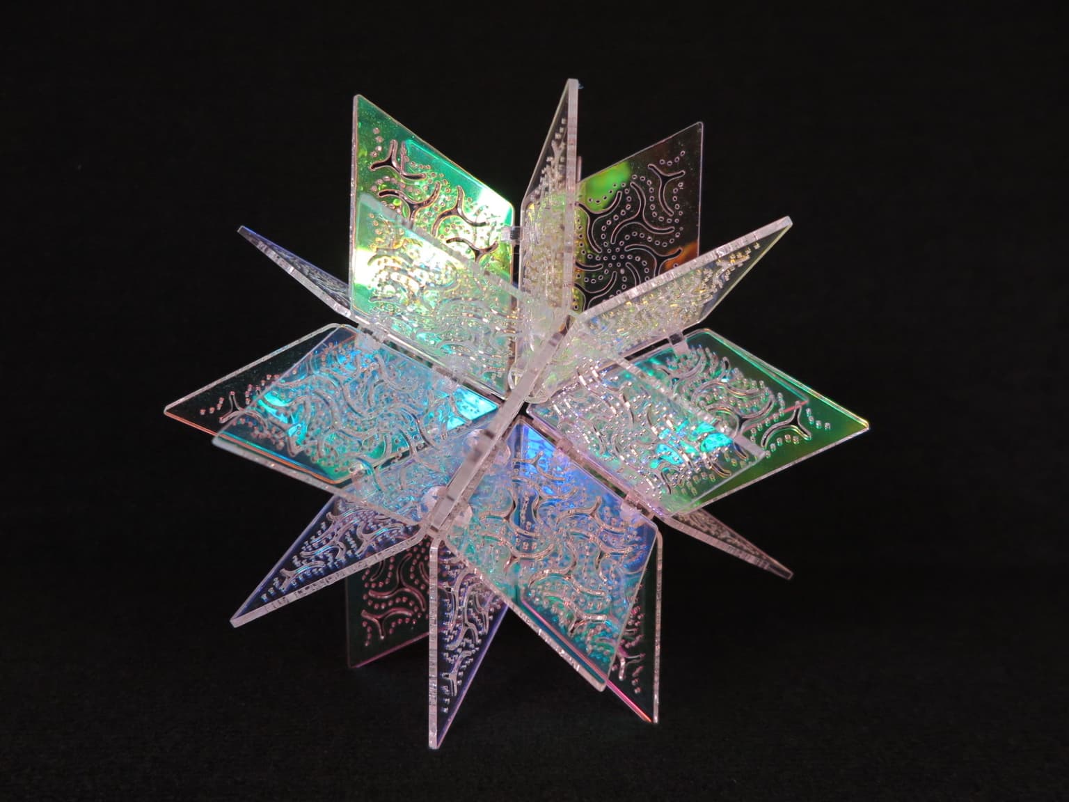 Image for entry 'Dichroic Crystal'