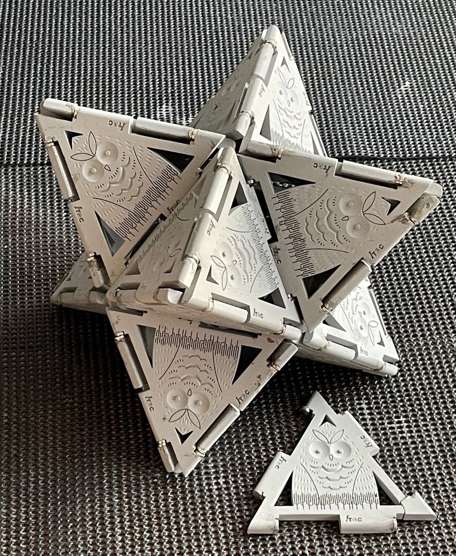 Image for entry 'Owls on a Stellated octahedron'