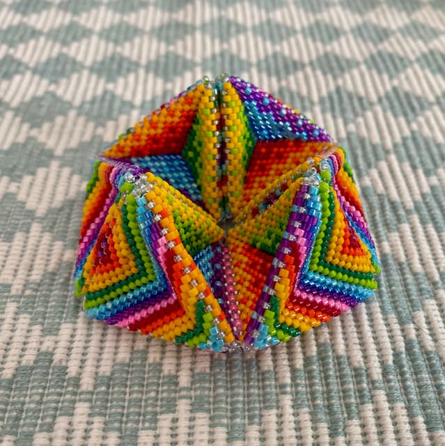 Image for entry 'beaded kaleidocycle '