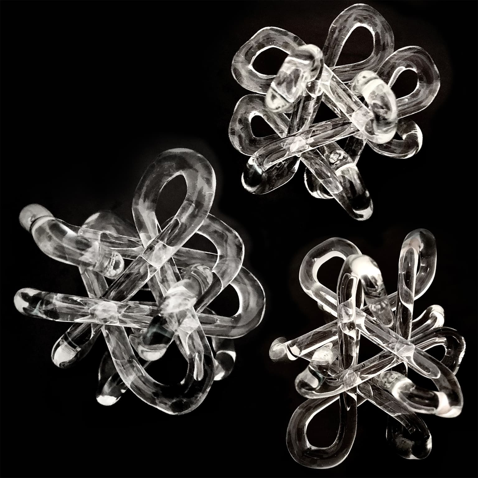 Image for entry 'Tristix Knot, Link, and Unknot'