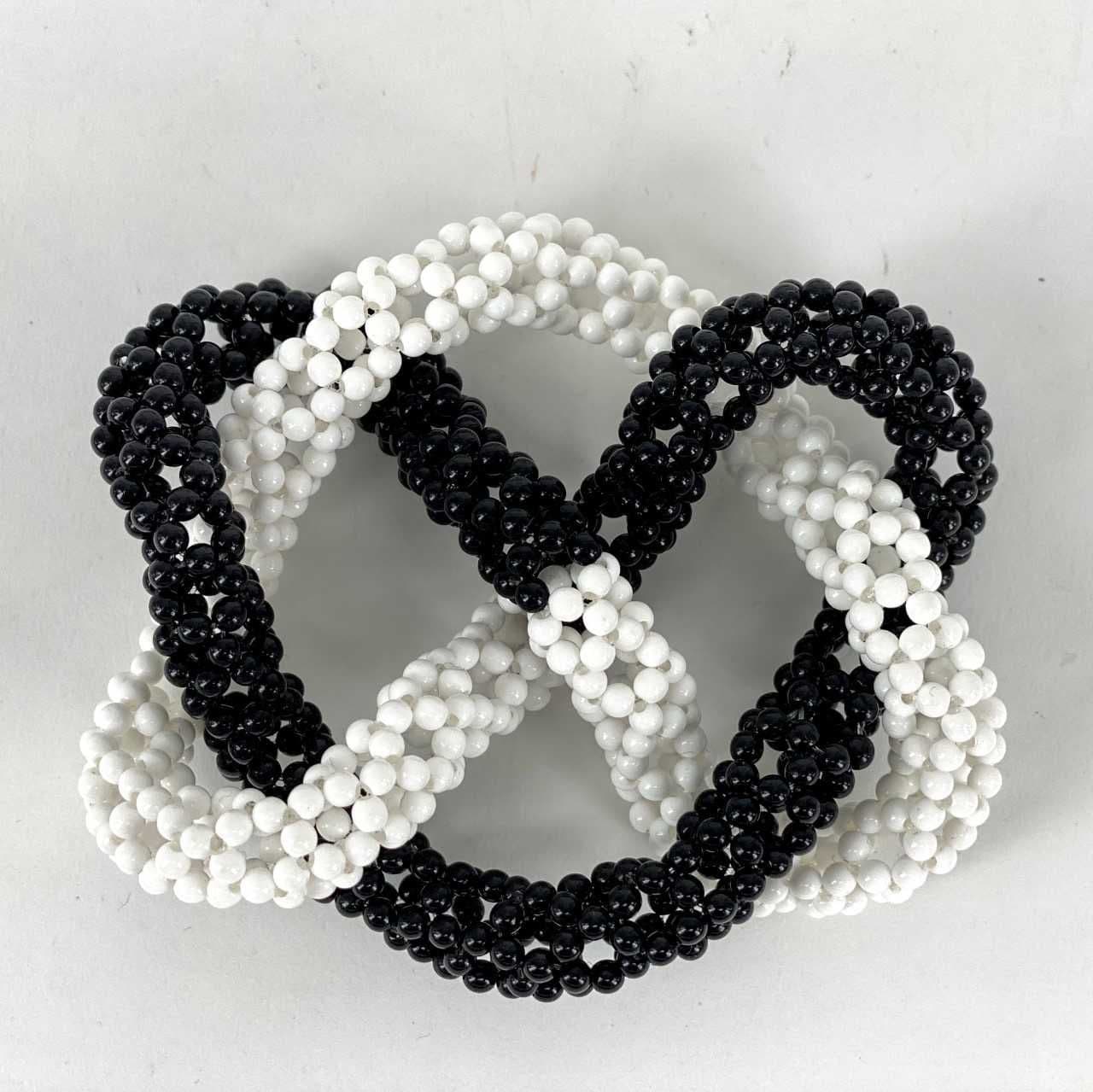 Image for entry 'Carbon nanotube 7 4 knot bead model'