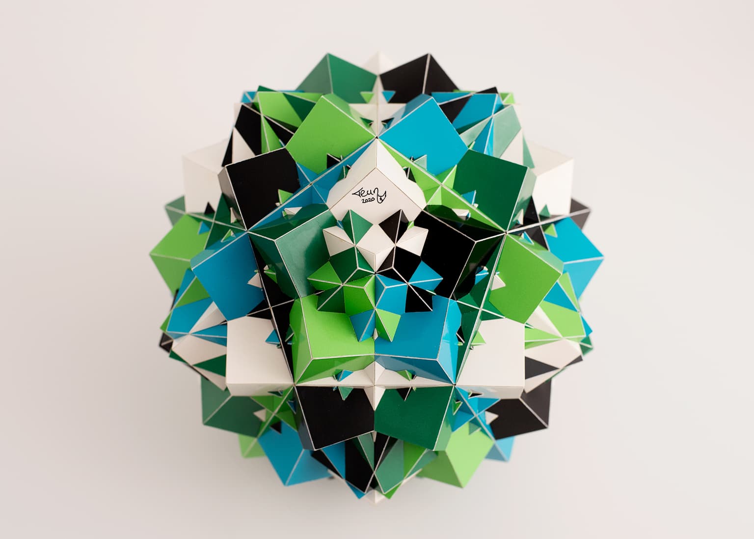 Image for entry 'Compound of Fifteen Cubes'