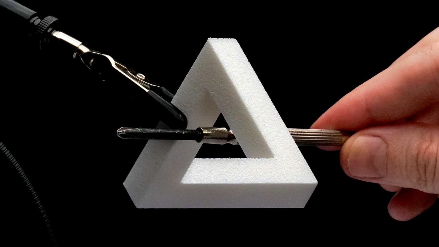 Image for entry 'Impossible triangles'