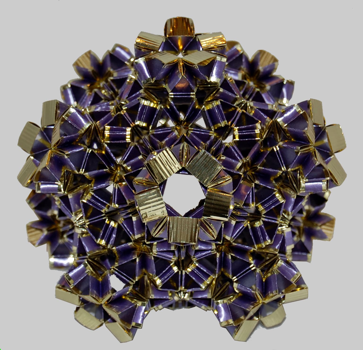 Image for entry 'Center of Dodecahedral 11 Hole Torus'