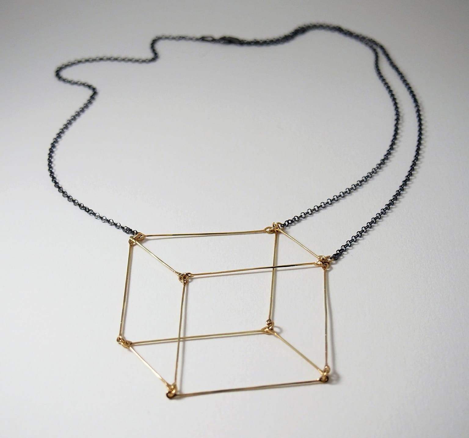 Image for entry 'Aerial cube, Brooch'