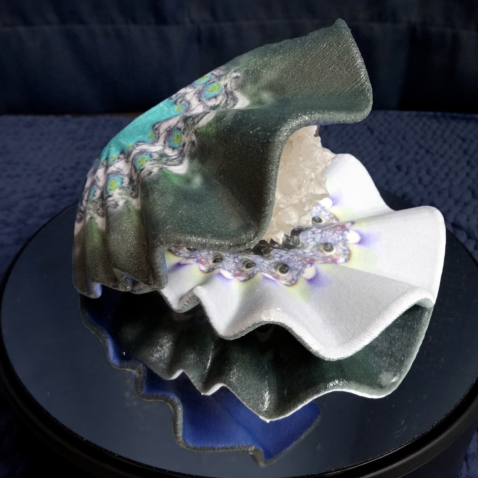 Image for entry '3D Printed Clam Shells on Stand'