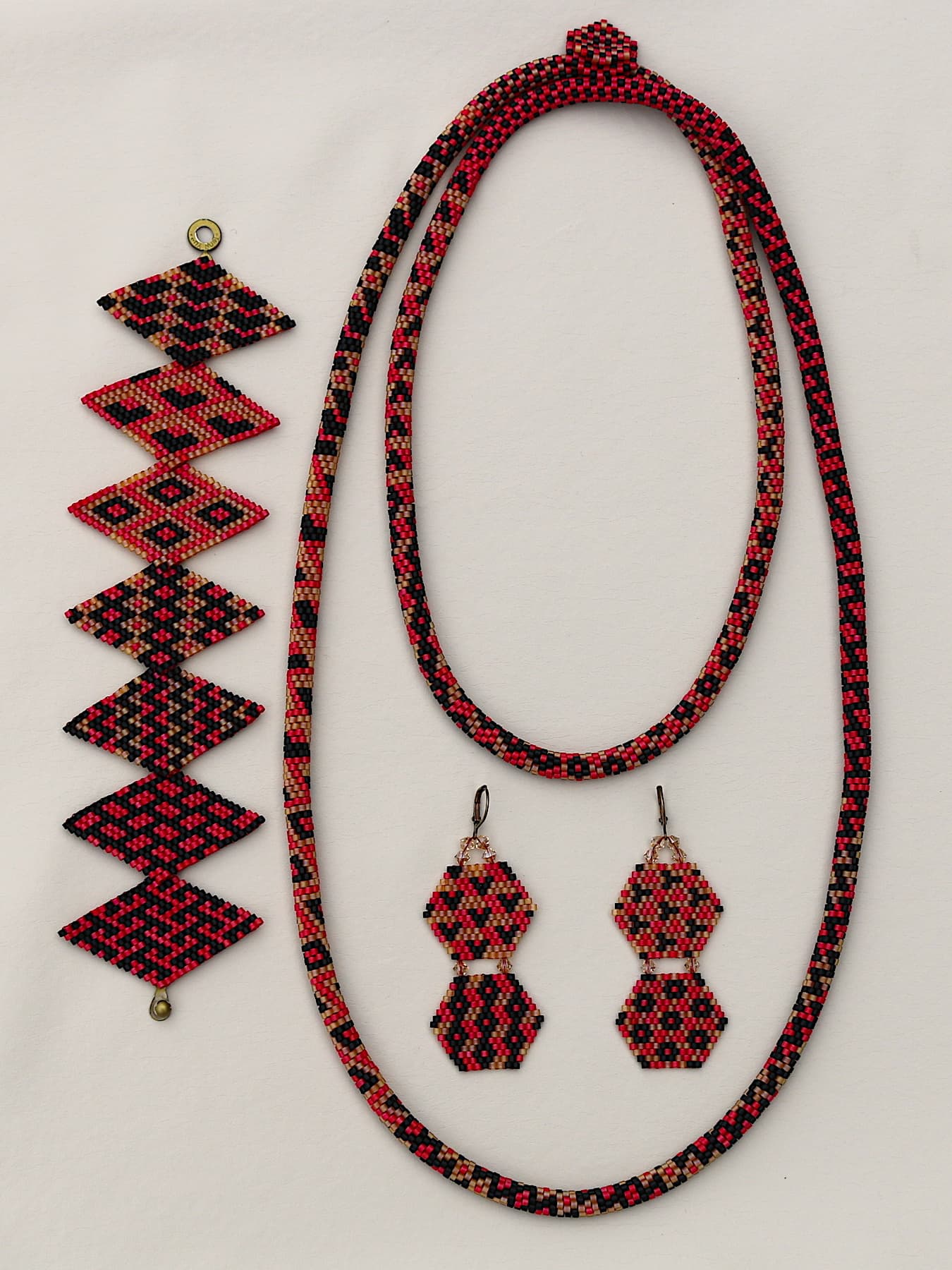 Image for entry 'Serpentine Symmetries'