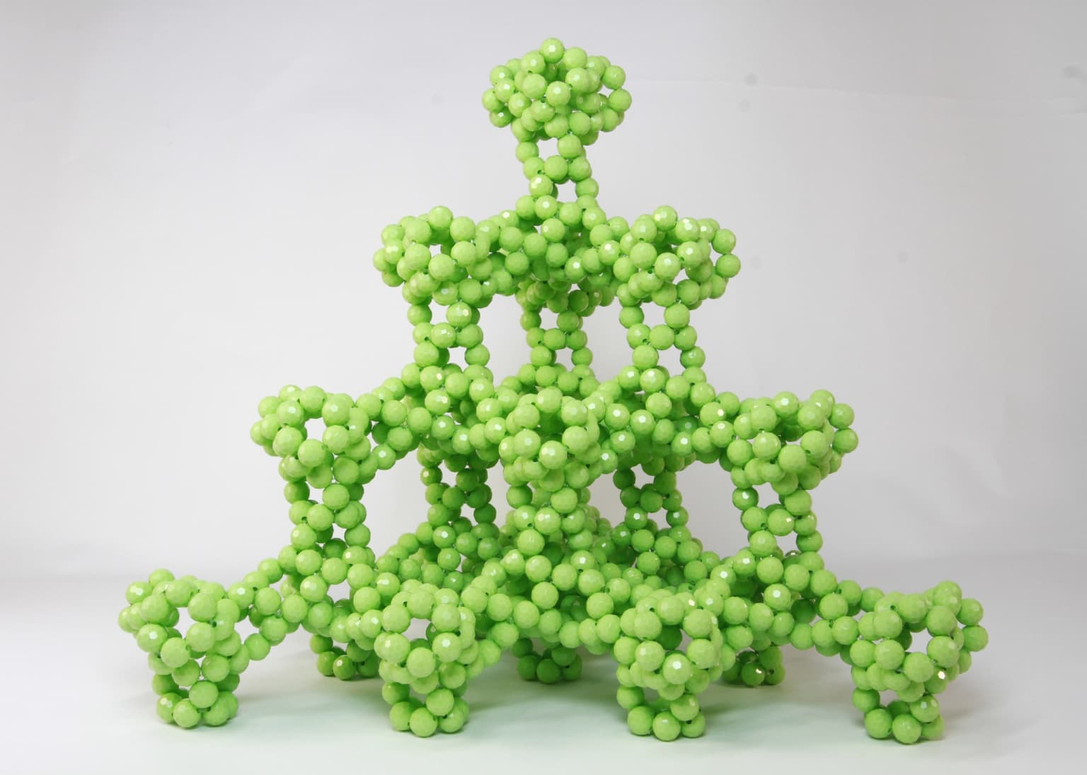 Image for entry 'Bead model of Klein's all-heptagon network'