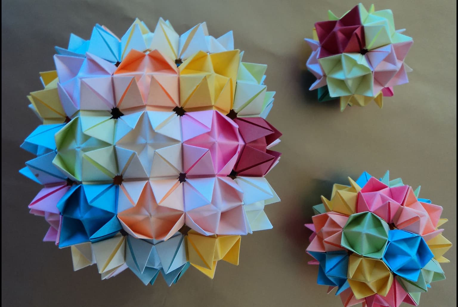 Image for entry 'Spike Ball Family, Basic, Super and Super Duper Spike Balls'