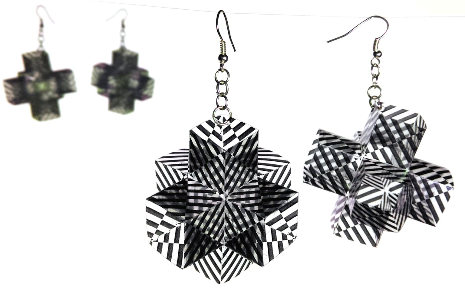 Image for entry 'Transparent hypercube - jewelry'