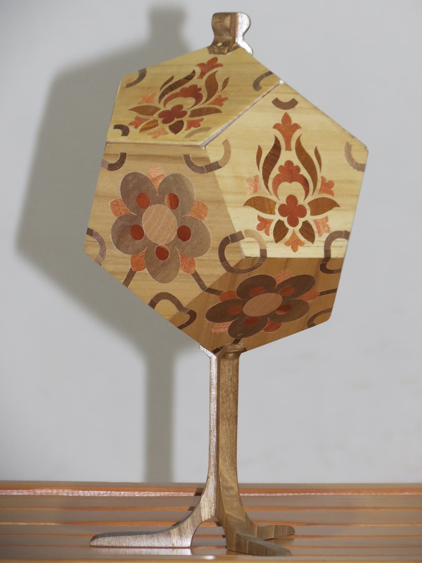 Image for entry 'wooden Plato's container'