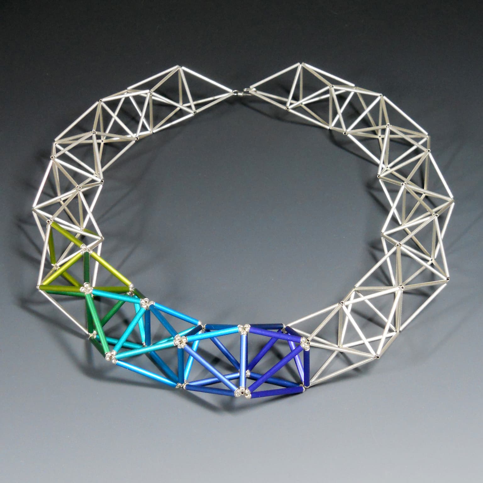 Image for entry 'Octahedron chain'