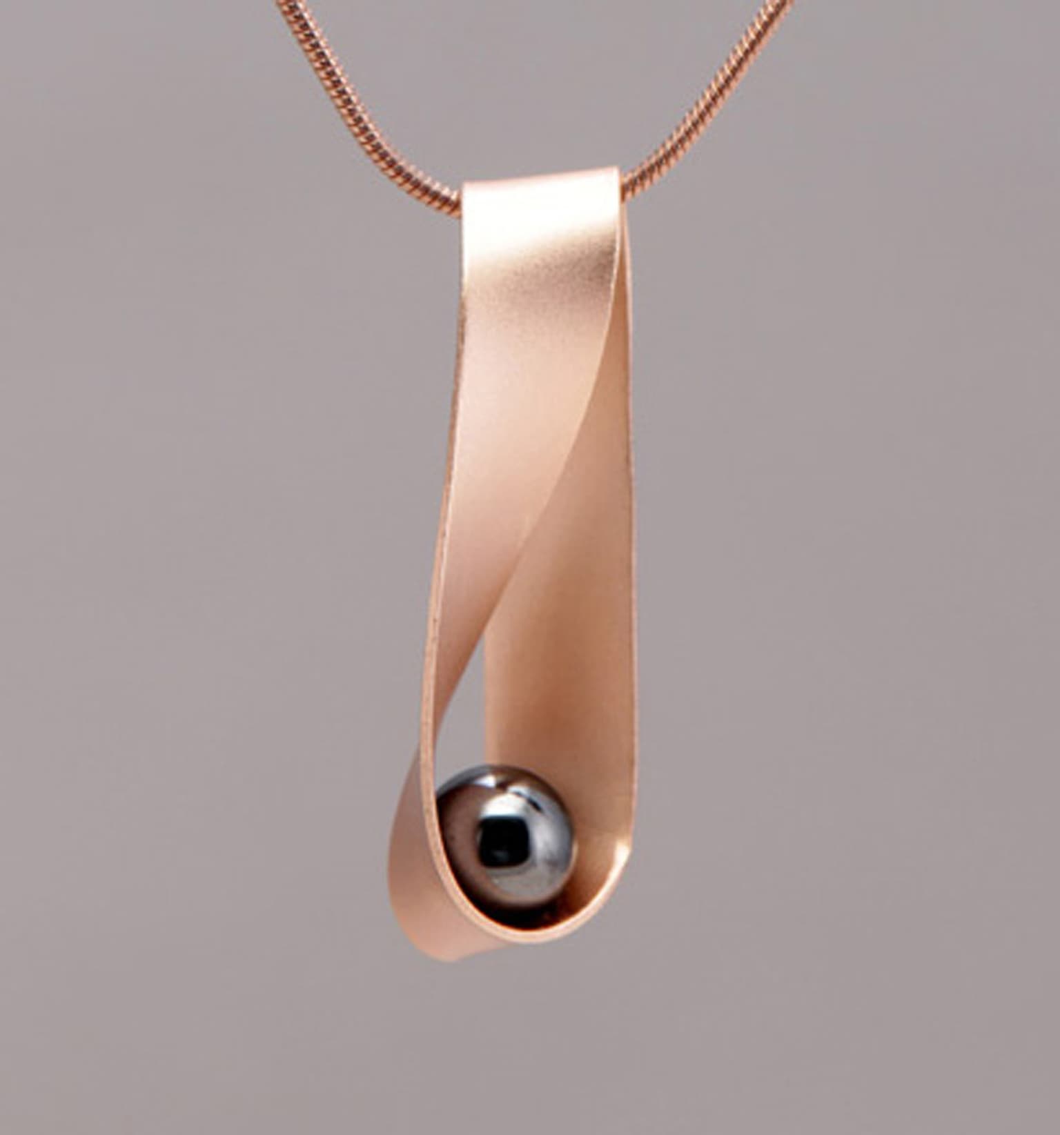 Image for entry 'Mobius Strip Necklace'